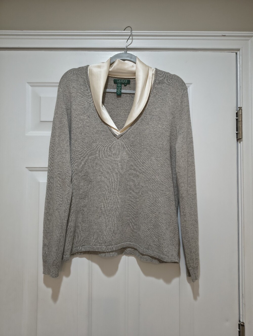 Lauren Ralph Lauren Gray V-Neck Sweater with Cream Silk Collar XL